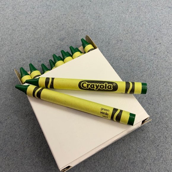 Crayola Crayons Lot of 16 Standard Size Green Verde Vert BTS - Picture 1 of 1